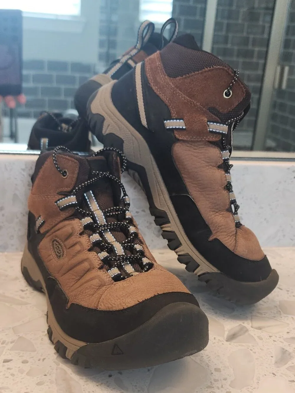 KEEN 4 Kids' Targhee IV Mid Hiking Boot Brown Leather